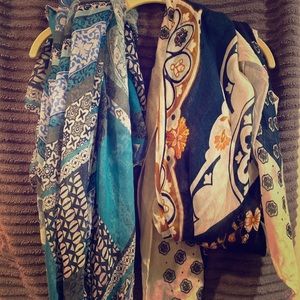 2 printed scarves